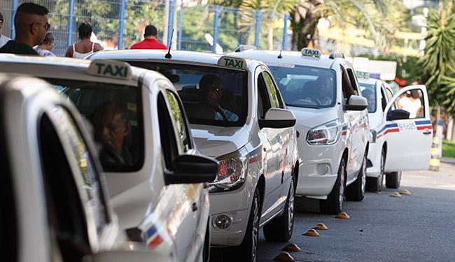 Resultado de imagem para fotos de filas de taxis em salvador