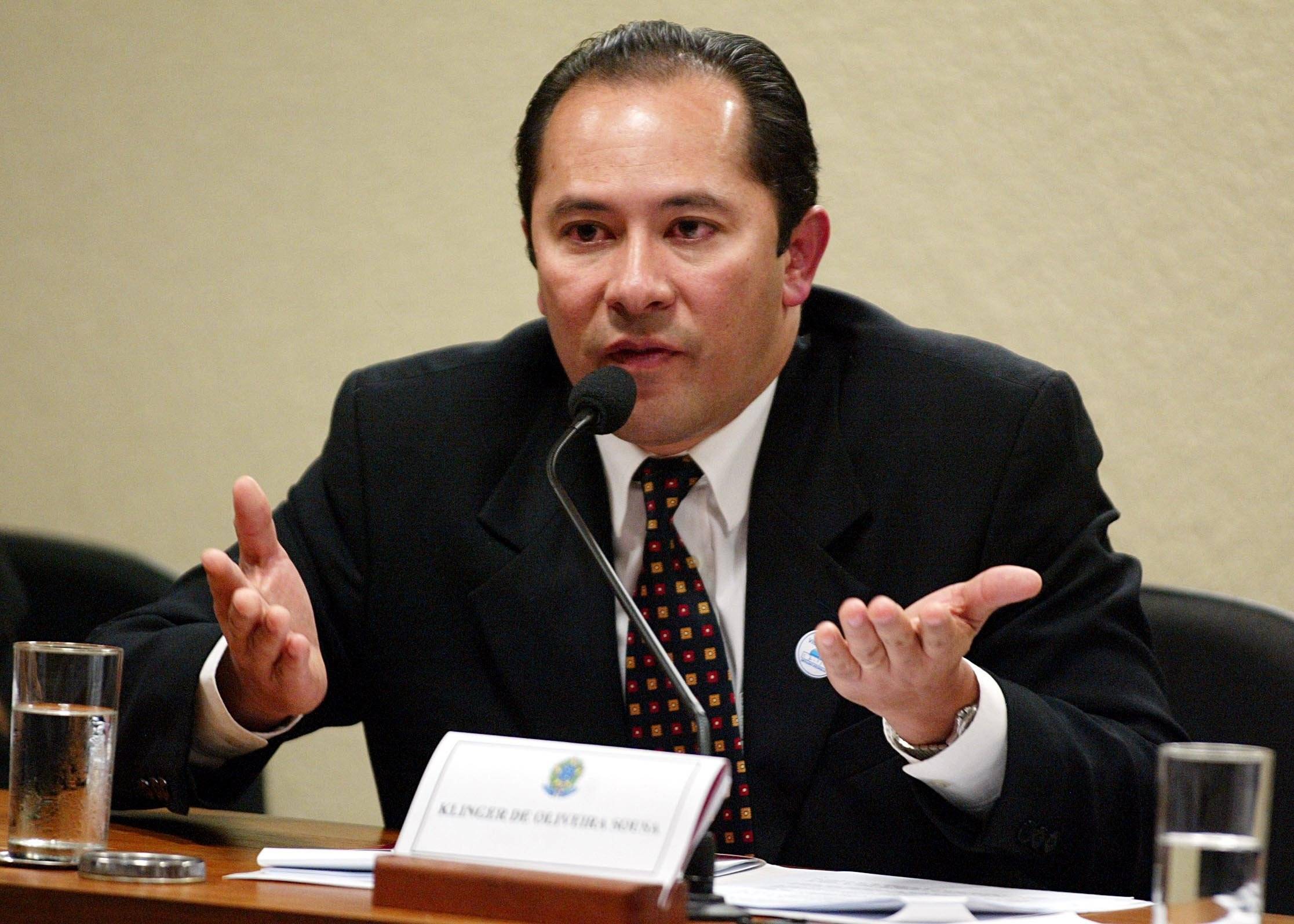 Resultado de imagem para PolÃcia prende Klinger Oliveira, ex-secretário de Celso Daniel