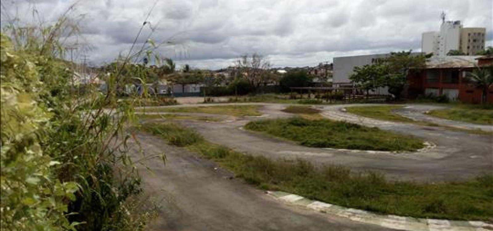[Prefeitura vai vender dois terrenos em PiatÃ£]