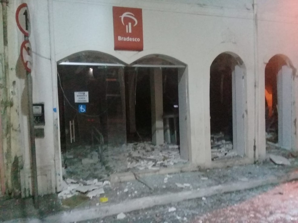 Bandidos chegaram por volta de 2h30, quando vÃ¡rios barulhos de tiros e de explosÃµes foram ouvidos pelos moradores â?? Foto: Arquivo Pessoal 