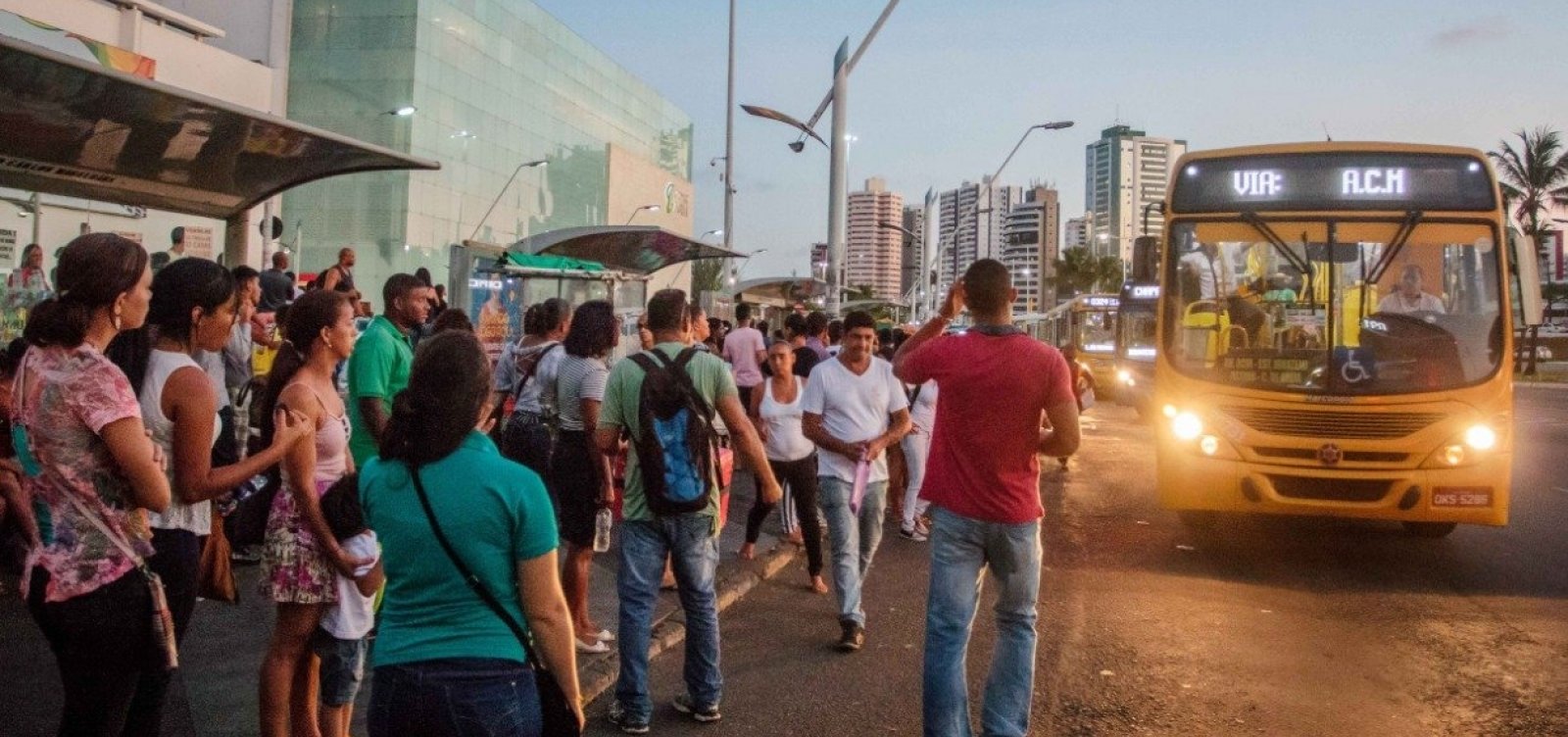 [Prefeitura faz mediaÃ§Ã£o entre rodoviÃ¡rios e empresas]