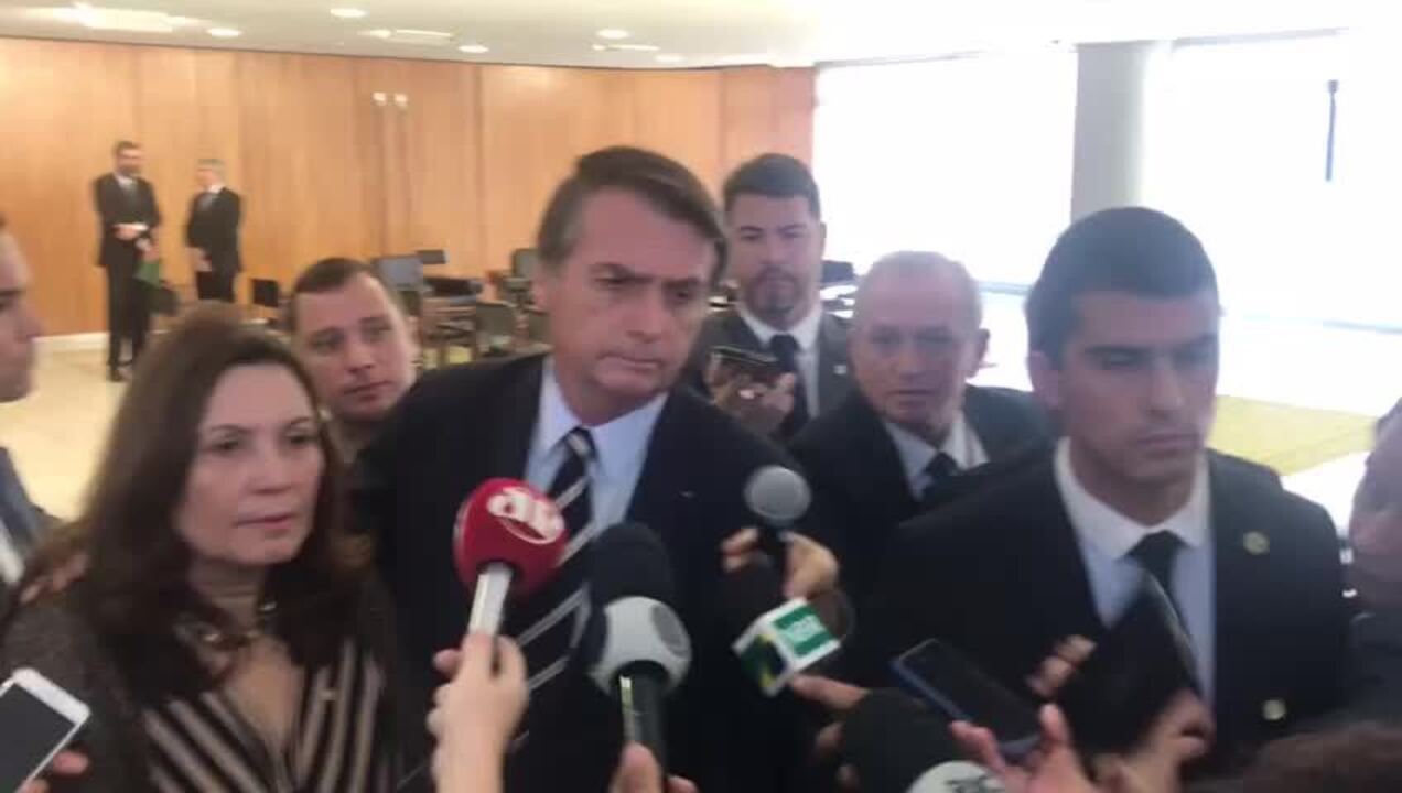 Resultado de imagem para 'Deixa as investigações continuarem', diz Bolsonaro sobre ministro do Turismo
