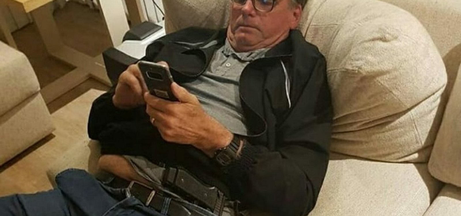 [ApÃ³s vazamento de conversas de Moro, Bolsonaro usarÃ¡ celular criptografado]