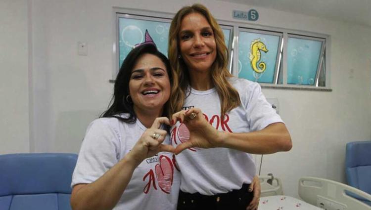Resultado de imagem para fotos de voluntárias sociais da bahia com ivete sangalo