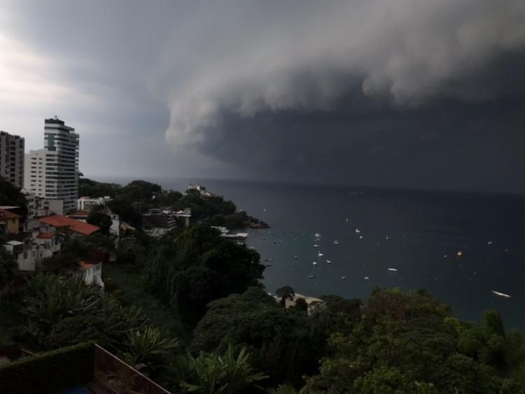 Ciclone subtropical assustou banhistas neste sábado - Foto: Cidadão Repórter | Via WhatsApp