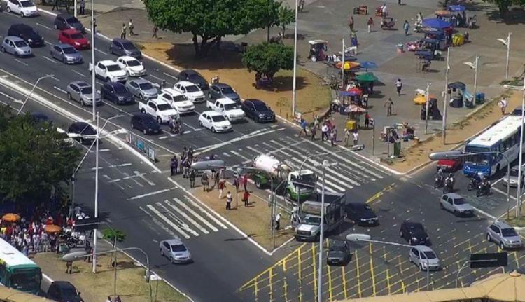 O tráfego voltou a fluir após o protesto na avenida ACM - Foto: Transalvador | Divulgação