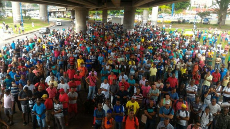 A categoria está em estado de greve desde o mês de abril - Foto: Raul Spinassé | Ag. A TARDE