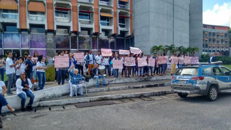 Representantes de ONG protestam por falta de recursos federais