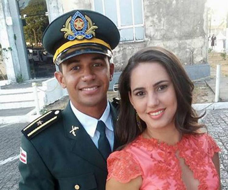 PM FÃ¡bio e Ana Carla foram abordados perto de shopping. Ele foi ferido e ela morreu (Foto: ReproduÃ§Ã£o)