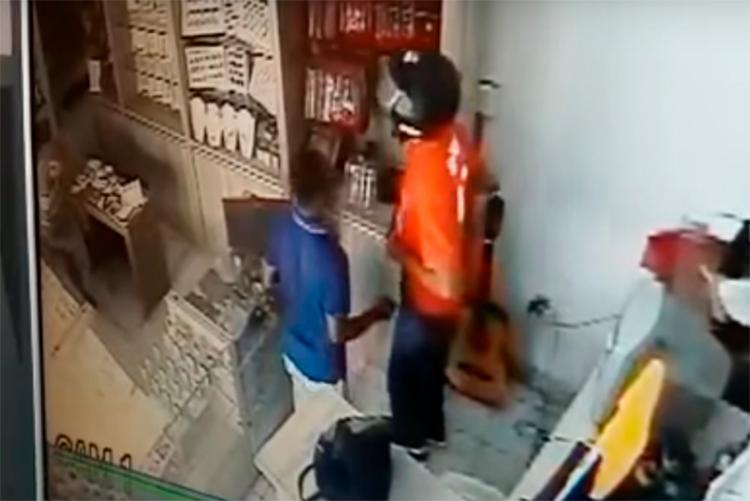 Suspeitos teriam assaltado uma joalheria na tarde do mesmo dia - Foto: Reprodução | YouTube