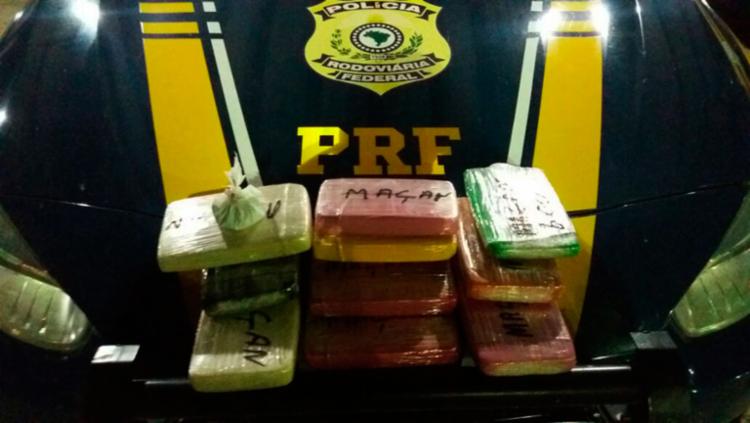 Droga estava dentro de uma mala no compartimento de cargas do coletivo - Foto: DivulgaÃ§Ã£o | PRF