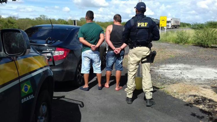 Homens pretendiam usar a arma durante cobranças de dívidas em Aracaju - Foto: Divulgação | PRF