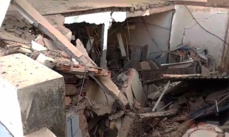 Teto e paredes da agência bancária caíram por conta das explosões - Foto: Cidadão Repórter | Via WhatsApp