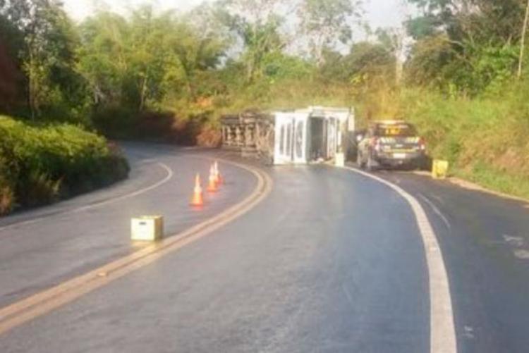 Acidente aconteceu no km 732 da BR-101, trecho entre as cidades de EunÃ¡polis e Itabela - Foto: ReproduÃ§Ã£o | Radar 64