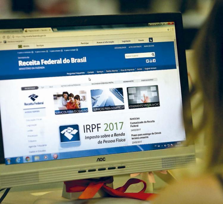 Quem ainda nÃ£o entregou o IRPF 2018, poderÃ¡ fazÃª-lo a partir desta quarta, 2 - Foto: Adilton Venegeroles | Ag. A TARDE