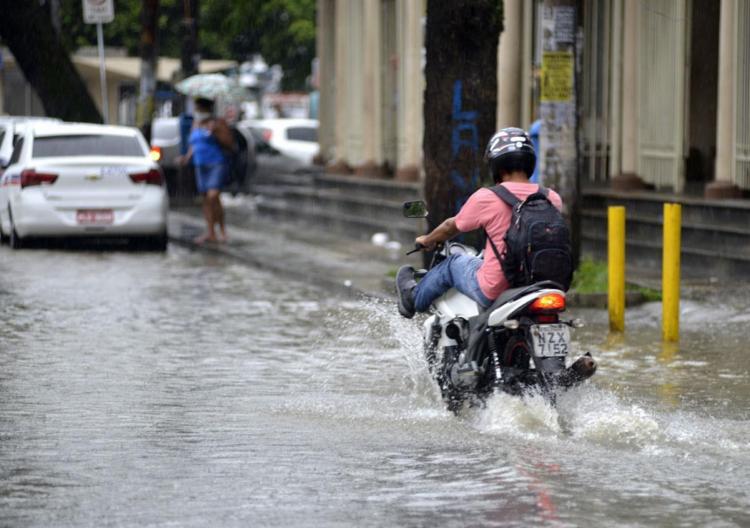 Chuva causou transtornos a população de Salvador | Foto: Shirley Stolze | Ag. A TARDE - Foto: Shirley Stolze | Ag. A TARDE