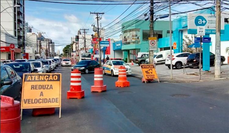 Coletivos sÃ£o desviados por causa da intervenÃ§Ã£o na via exclusiva - Foto: DivulgaÃ§Ã£o | Transalvador