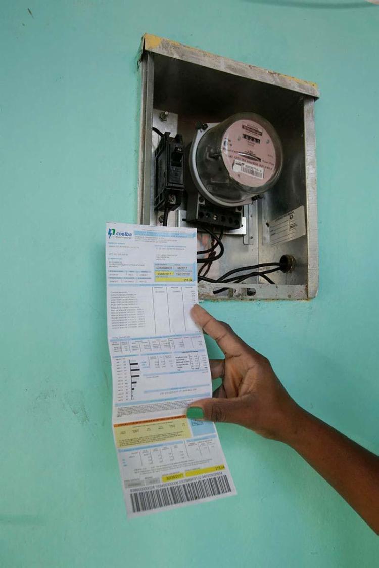 O aumento terÃ¡ efeito mÃ©dio de 1,54% na conta de luz - Foto: Mila Cordeiro | Ag. A TARDE