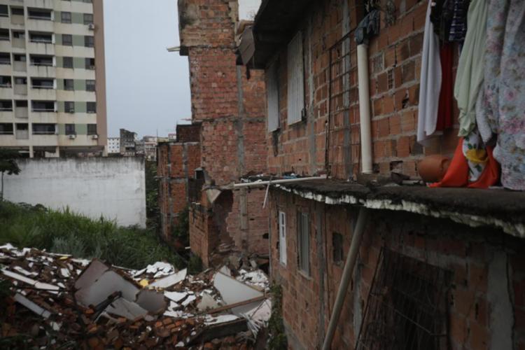 Essa é uma das estruturas que já estava condenada pela Codesal | Foto: Felipe Iruatã | Ag A TARDE - Foto: Felipe Iruatã | Ag A TARDE