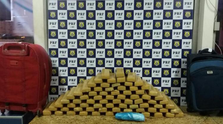 A mulher informou que receberia uma quantia de dinheiro caso entregasse a droga em Pernambuco - Foto: ReproduÃ§Ã£o | PRF