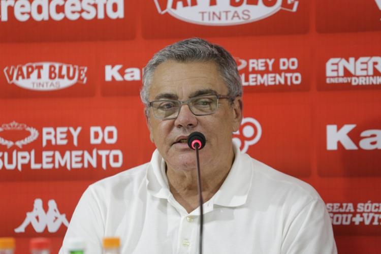 Paulo Carneiro apresentou o novo comandante na sala de imprensa do BarradÃ£o