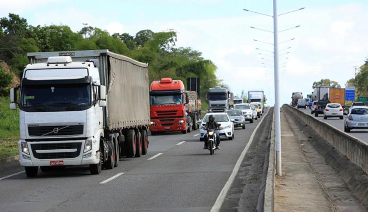 Ao todo, foram aplicadas 641.380 multas nas rodovias federais baianas - Foto: Joá Souza | Ag. A TARDE | 24.03.2017