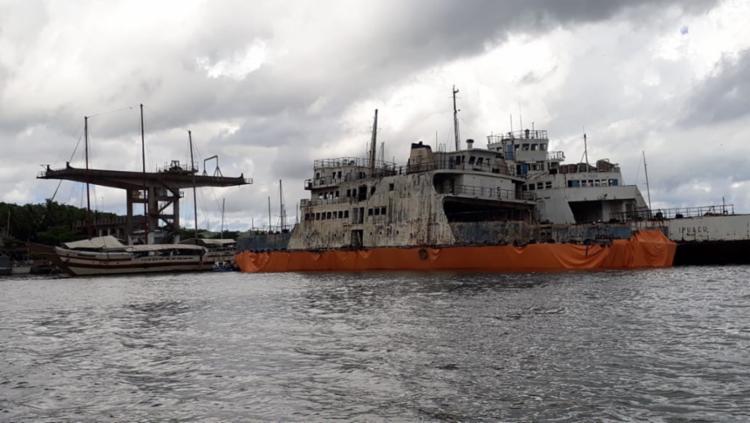Ferries serÃ£o desmanchados pela empresa SS ComÃ©rcio de Metais - Foto: Luan Borges | Ag. A TARDE