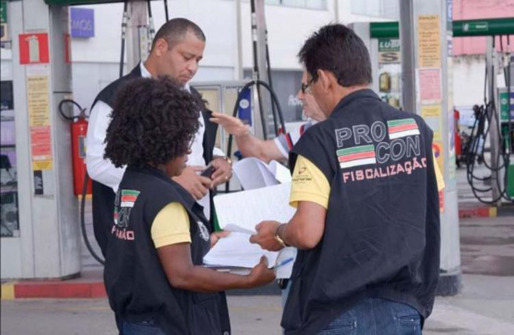 Procon fiscaliza compra e venda do diesel com desconto - Foto: Ed Santos | ReproduÃ§Ã£o | Site Acorda Cidade