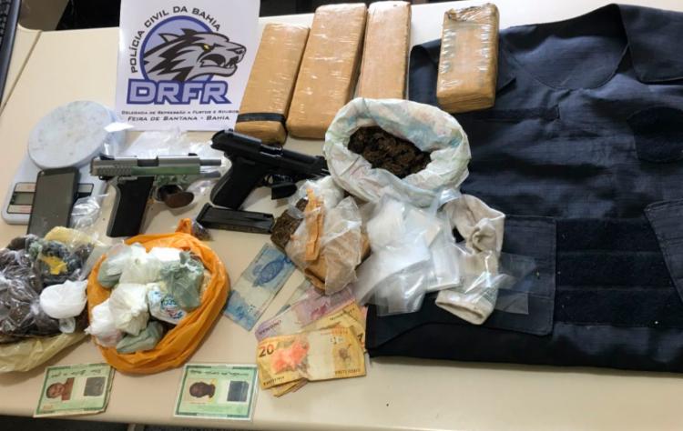 Material apreendido com os suspeitos durante aÃ§Ã£o policial