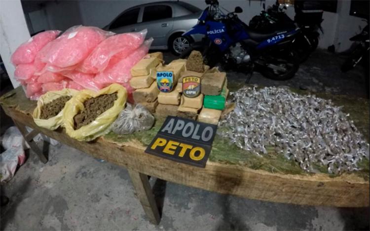 Maconha e pinos foram apreendidos em dois imÃ³veis na capital baiana - Foto: DivulgaÃ§Ã£o | SSP-BA