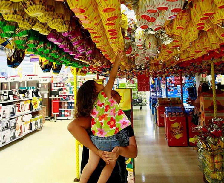 Alguns shoppings e mercados funcionam em horÃ¡rio especial - Foto: Fernando Vivas | Ag. A TARDE