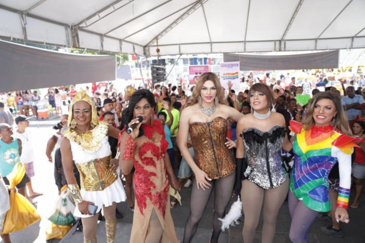 Drag queens com shows performÃ¡ticos animam os participantes - Foto: Uendel Galter | Ag. A TARDE