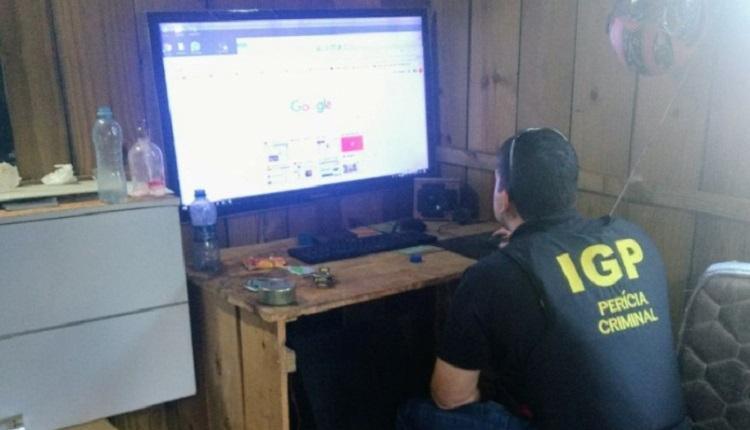Agentes apreenderam aparelhos utilizados para armazenamento de dados, como notebooks, discos rÃ­gidos (HDs), celulares e pendrives - Foto: DivulgaÃ§Ã£o