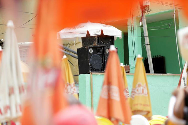 Caixas de som de espaços comerciais incomodam com volume alto | Foto: Adilton Venegeroles | Ag. A TARDE - Foto: Adilton Venegeroles | Ag. A TARDE