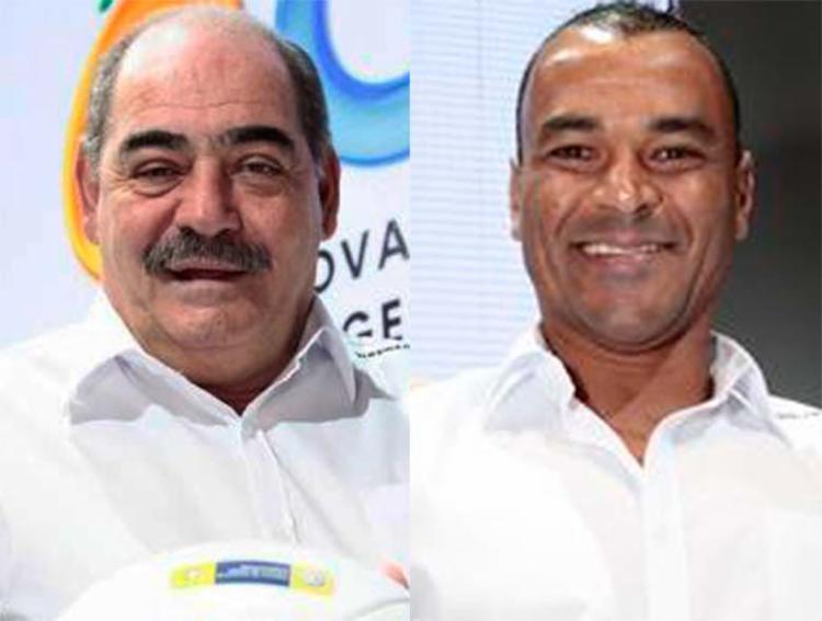 Os ex-jogadores Roberto Rivellino e Cafu receberam uma homenagem no MÃ©xico - Foto: DivulgaÃ§Ã£o
