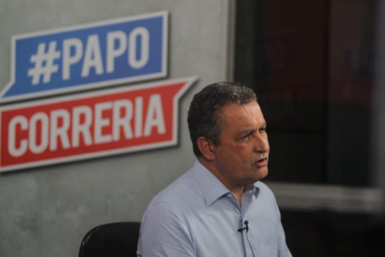 Rui Costa pontuou que o monitoramento também está sendo feito nas cidades que apresentam um “crescimento acima da média estadual ou no ritmo muito acelerado” | Foto: Elói Corrêa | Gov-BA - Foto: Elói Corrêa | Gov-BA