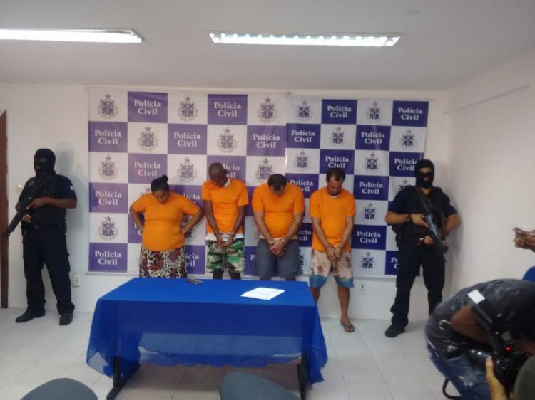 Quatro foram apresentados nesta quarta-feira, 21. TrÃªs negaram participaÃ§Ã£o nos crimes - Foto: Raul Aguiar l Ag. A TARDE