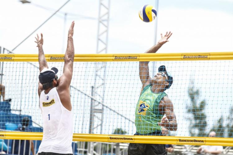 Torneio acontece na praia de Guarajuba - Foto: Wander Roberto | CBV