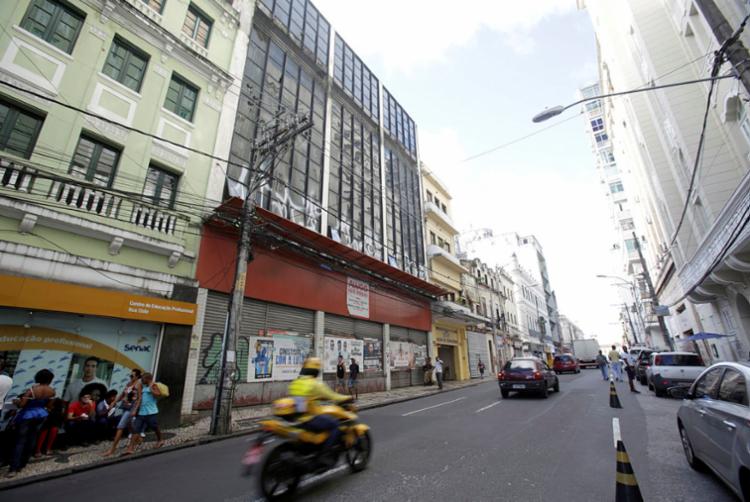 ModificaÃ§Ãµes ocorrem devido as obras de requalificaÃ§Ã£o que vÃªm sendo realizadas na regiÃ£o - Foto: Adilton Venegeroles | Ag. A TARDE