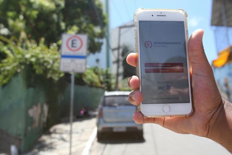 Primeiro aplicativo para a zona azul Ã© o Estacionamento Digital - Foto: Margarida Neide | Ag. A TARDE