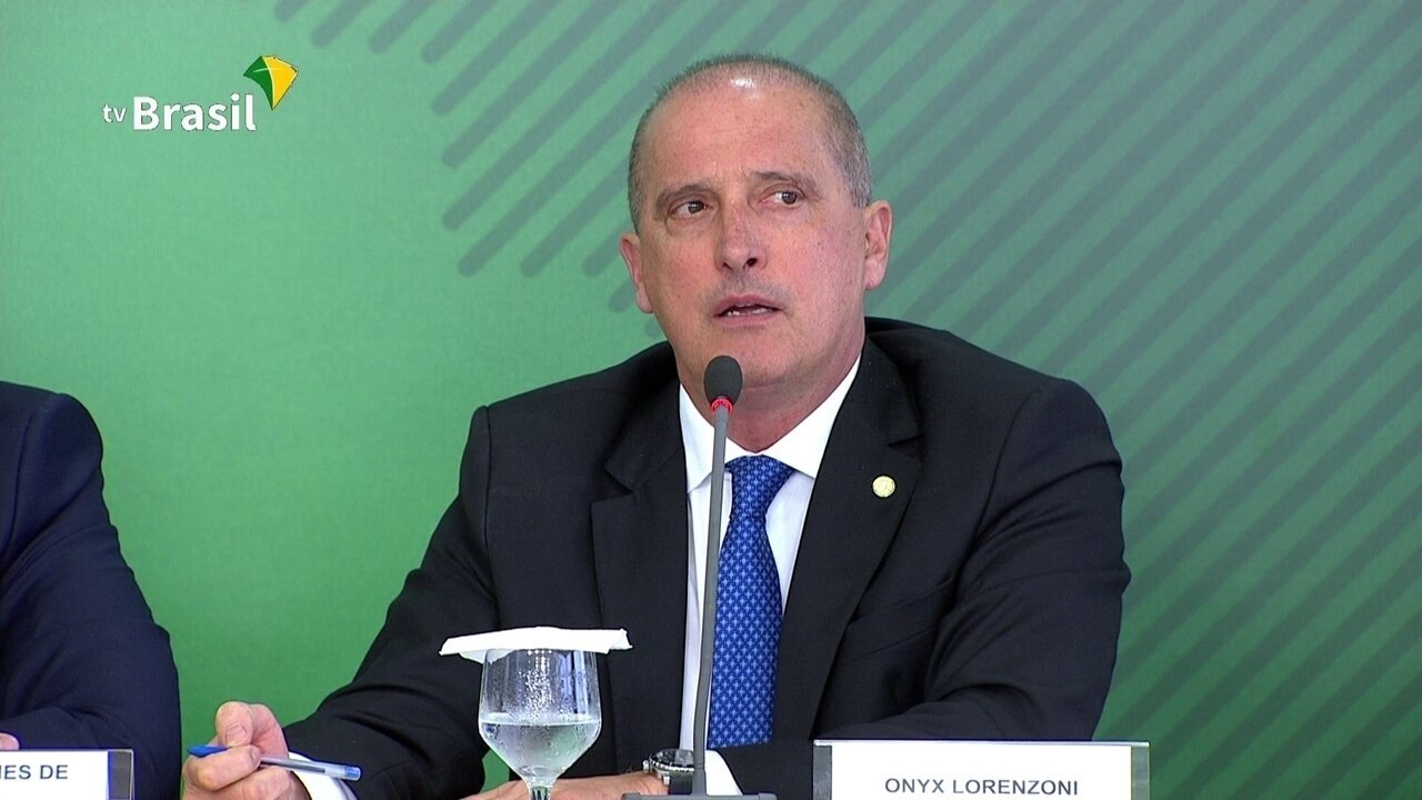 Resultado de imagem para Governo anuncia crédito de R$ 30 mil para caminhoneiros autônomos e investimento de R$ 2 bi em rodovias