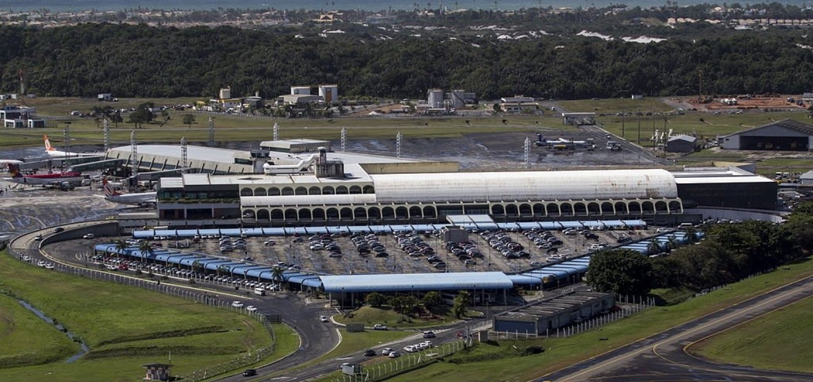 [Tripulante passa mal apÃ³s aviÃ£o decolar e aeronave retorna a Salvador]