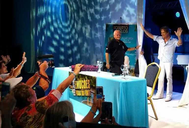 "A Bahia é maravilhosa", diz 'Rei' Roberto antes de show em Praia do Forte