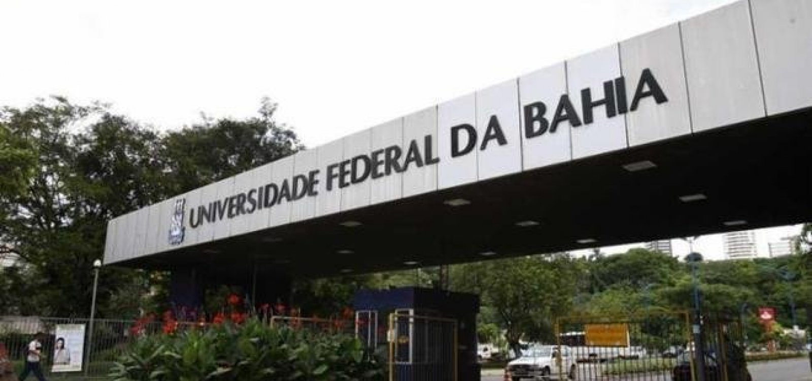 [Vigilantes da Ufba decidem paralisar atividades por tempo indeterminado]