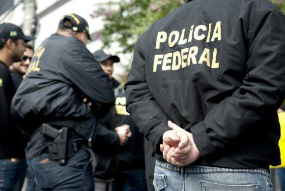 Resultado de imagem para PF cumpre mandados de prisão contra suspeitos de contrabando no Rio