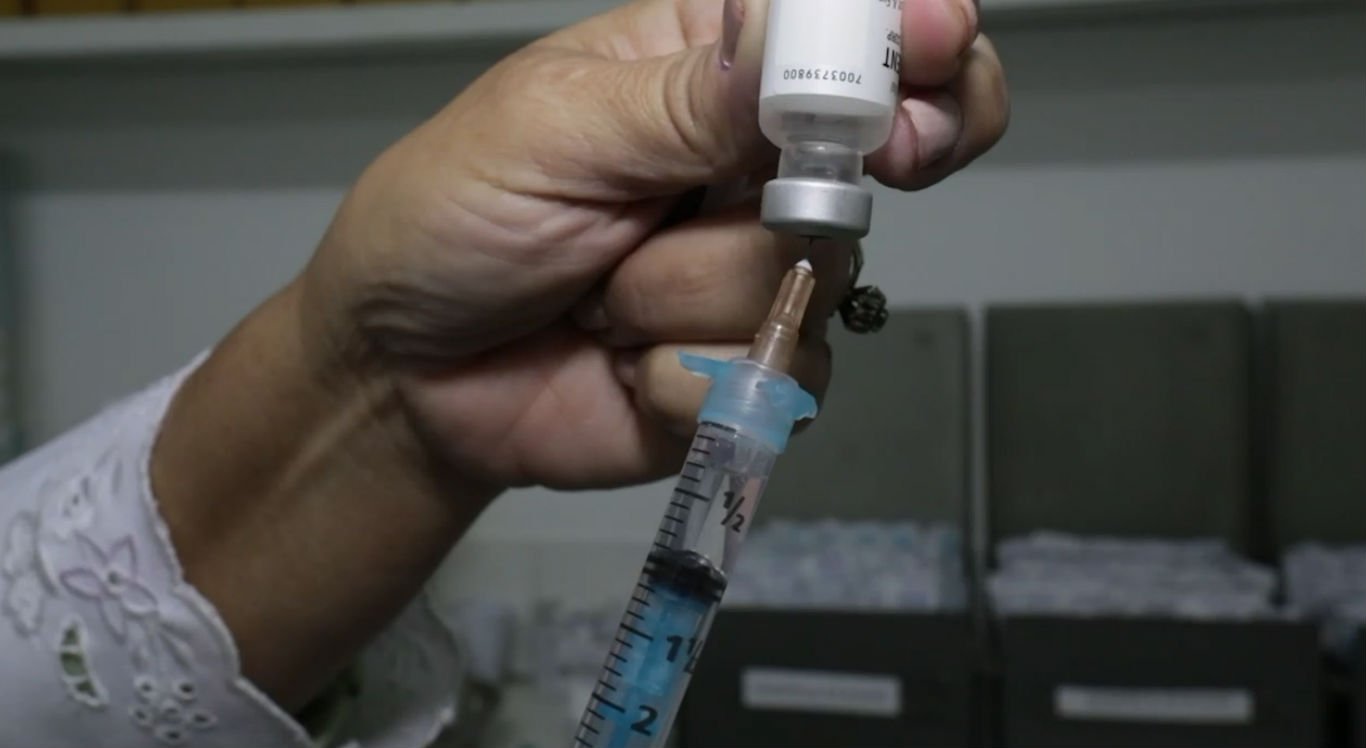 Resultado de imagem para Sarampo: estados recebem doses extras da vacina trÃplice viral