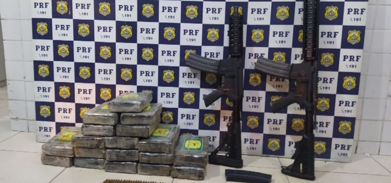 [Feira de Santana: casal é preso com fuzis, munições e cocaína escondidos dentro de caminhonete]