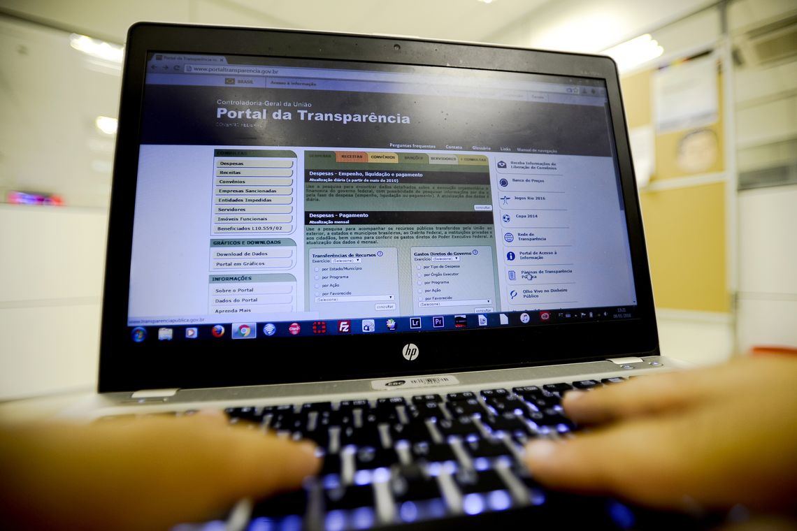 BrasÃlia - O Portal da Transparência do Governo Federal registrou mais de 16 milhões de acessos em 2015 â?? maior número de visitas desde a criação do site, em novembro de 2004 (Marcelo Camargo/Agência Brasil)