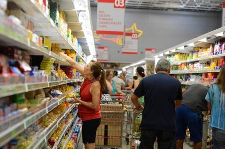 Resultado de imagem para Brasileiros acreditam que inflação ficará em 5,3% nos próximos 12 meses, diz FGV