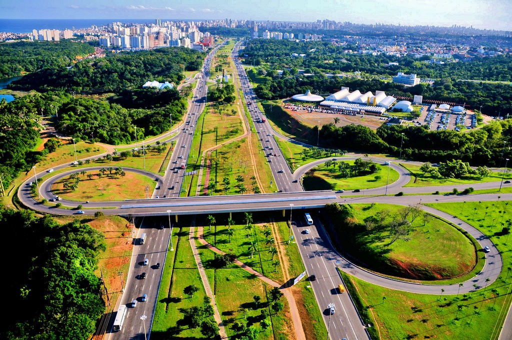 Resultado de imagem para fotos da avenida paralela em salvador